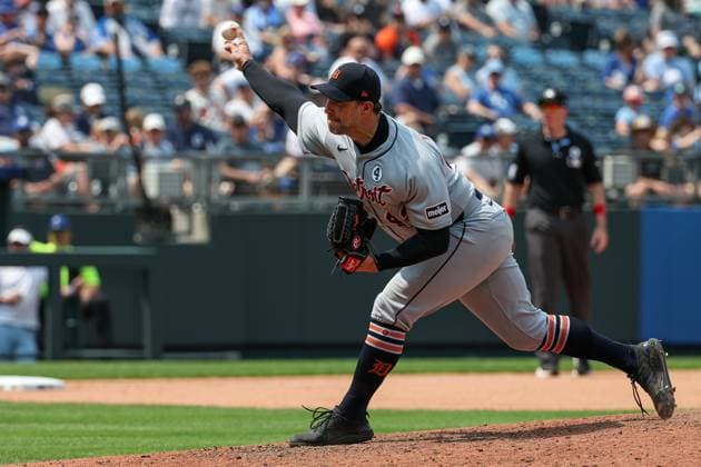 MLB, Baseball Herren, USA 2025: Tigers Vs Royals JUN 01 June 01, 2025: Detroit Tigers relief pitcher Tommy Kahnle (43) pitches against the Kansas City Royals during the eighth inning at Kauffman Stadium in Kansas City, MO. David Smith CSM (Credit Image: Â David Smith Cal Media) Kansas City Mo United States of America EDITORIAL USE ONLY Copyright: xx ZUMA-20250601_zma_c04_151.jpg DavidxSmithx csmphotothree389173