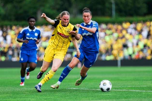 Verbandspokal Finale: BVB - FC Schalke 04; am 01.06.2025 Annika Enderle (Borussia Dortmund, 19)im Zweikampf mit Meltem Karadag (FC Schalke 04, 3) Verbandspokal Finale: BVB - FC Schalke 04; Dortmund, Stadion Rote Erde am 01.06.2025 Copyright: xBEAUTIFULxSPORTS Freisenx