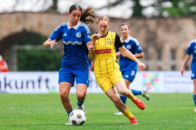 Verbandspokal Finale: BVB - FC Schalke 04; am 01.06.2025 Dana Salic (FC Schalke 04, 32)im Zweikampf mit Nora Willeke (Borussia Dortmund, 11) Verbandspokal Finale: BVB - FC Schalke 04; Dortmund, Stadion Rote Erde am 01.06.2025 Copyright: xBEAUTIFULxSPORTS Freisenx