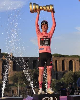 Simon Yates, Team Visma Lease a Bike,Winner of Giro d Italia 2025, Tour of Italy, Stage 21, Roma - Roma (143 Km) on 1 June 2025 in Roma, Italy - during Stage 21 - Rome-Rome, Giro d Italia race in Rome, Italy, June 01 2025  Copyright: xStefanoxCavasino IPAxSportx xipa-agency.netx xx IPA_58515672 IPA_Agency_IPA58515672