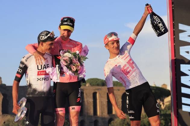 Simon YATES Simon, Team Visma Lease a Bike, DEL TORO Isaac Team Emirates - XRG, CARAPAZ Richard EF Education - EasyPost,Award ceremony of Giro d Italia 2025, Tour of Italy, Stage 21, Roma - Roma (143 Km) on 1 June 2025 in Roma, Italy - during Stage 21 - Rome-Rome, Giro d Italia race in Rome, Italy, June 01 2025 Copyright: xStefanoxCavasino IPAxSportx xipa-agency.netx xx IPA_58516102 IPA_Agency_IPA58516102