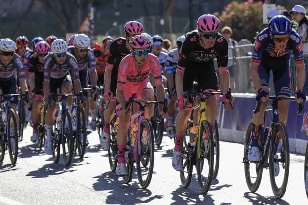Simon Yates, Team Visma Lease a Bike during the Giro d Italia 2025, Tour of Italy, Stage 21, Roma - Roma (143 Km) on 1 June 2025 in Roma, Italy - during Stage 21 - Rome-Rome, Giro d Italia race in Rome, Italy, June 01 2025  Copyright: xStefanoxCavasino IPAxSportx xipa-agency.netx xx IPA_58517516 IPA_Agency_IPA58517516