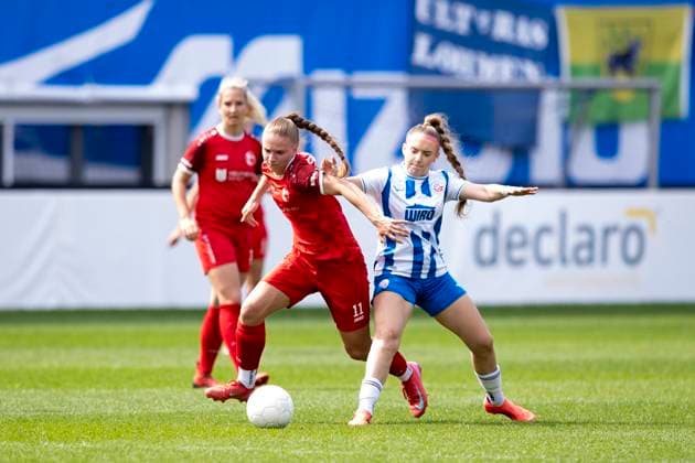 Regionalliga-Nordost Frauen: F.C. Hansa Rostock vs. 1. FFV Erfurt; Rostock; 01.06.2025 Neele Gast ( 11; 1. FFV Erfurt) gegen Sabrina Eliseev ( 22; F.C. Hansa Rostock) Regionalliga-Nordost Frauen: F.C. Hansa Rostock vs. 1. FFV Erfurt; Ostseestadion Rostock; 01.06.2025 Copyright: xBEAUTIFULxSPORTS Duehringx