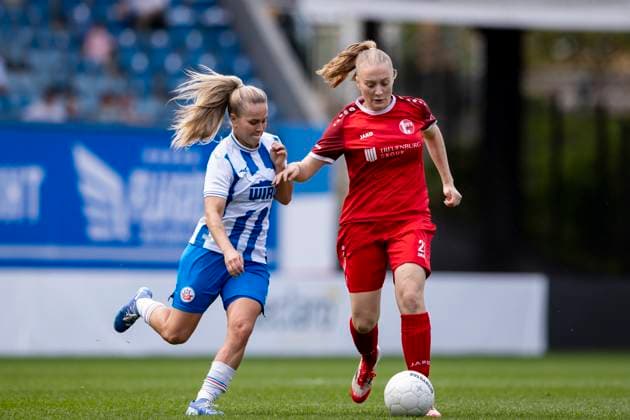 Regionalliga-Nordost Frauen: F.C. Hansa Rostock vs. 1. FFV Erfurt; Rostock; 01.06.2025 Lena Frisch ( 23; 1. FFV Erfurt) gegen Nele Mohr ( 8; F.C. Hansa Rostock) Regionalliga-Nordost Frauen: F.C. Hansa Rostock vs. 1. FFV Erfurt; Ostseestadion Rostock; 01.06.2025 Copyright: xBEAUTIFULxSPORTS Duehringx