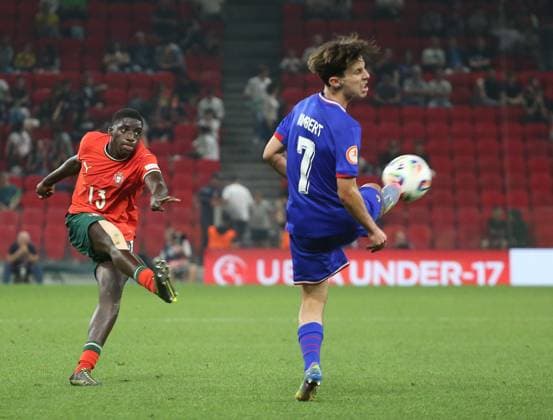 Portugal vs France during the UEFA European Under-17 Championship 2024 25 Final, in Tirane, Albania on June 1, 2025. Daniel Banjaqui of Portugaland Remi Himbert of France fight for the ball during the UEFA European Under-17 Championship 2024 25 final football match Portugal vs France at the Arena Kombetare stadium in Tirana, Albania, on May 26, 2025. TIRANE ALBANIA Copyright: xMALTONxDIBRAx