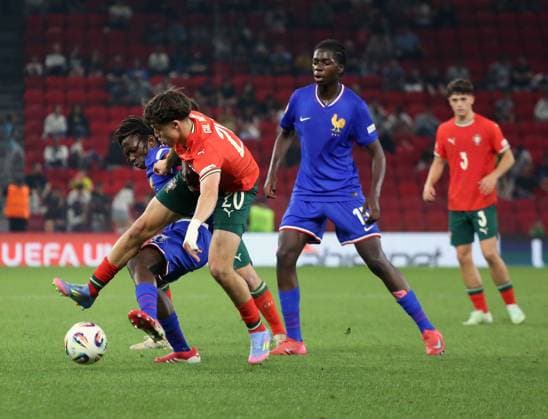 Portugal vs France during the UEFA European Under-17 Championship 2024 25 Final, in Tirane, Albania on June 1, 2025. Sanah Camara of France and Gil Neves of Portugal fight for the ball during the UEFA European Under-17 Championship 2024 25 final football match Portugal vs France at the Arena Kombetare stadium in Tirana, Albania, on May 26, 2025. TIRANE ALBANIA Copyright: xMALTONxDIBRAx