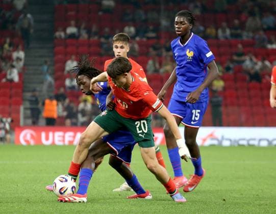Portugal vs France during the UEFA European Under-17 Championship 2024 25 Final, in Tirane, Albania on June 1, 2025. Sanah Camara of France and Gil Neves of Portugal fight for the ball during the UEFA European Under-17 Championship 2024 25 final football match Portugal vs France at the Arena Kombetare stadium in Tirana, Albania, on May 26, 2025. TIRANE ALBANIA Copyright: xMALTONxDIBRAx
