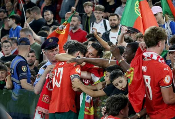 Portugal vs France during the UEFA European Under-17 Championship 2024 25 Final, in Tirane, Albania on June 1, 2025. Portugal players celebrate with their fans wining the UEFA European Under-17 Championship 2024 25 final football match Portugal vs France at the Arena Kombetare stadium in Tirana, Albania, on May 26, 2025. TIRANE ALBANIA Copyright: xMALTONxDIBRAx