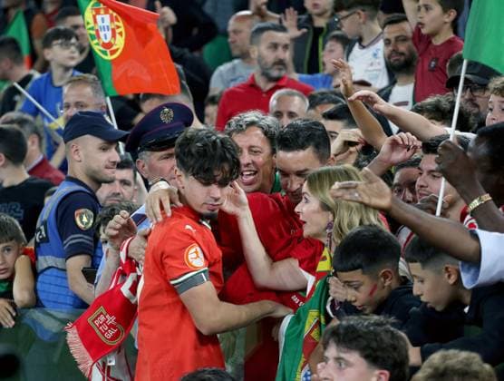 Portugal vs France during the UEFA European Under-17 Championship 2024 25 Final, in Tirane, Albania on June 1, 2025. Portugal players celebrate with their fans wining the UEFA European Under-17 Championship 2024 25 final football match Portugal vs France at the Arena Kombetare stadium in Tirana, Albania, on May 26, 2025. TIRANE ALBANIA Copyright: xMALTONxDIBRAx