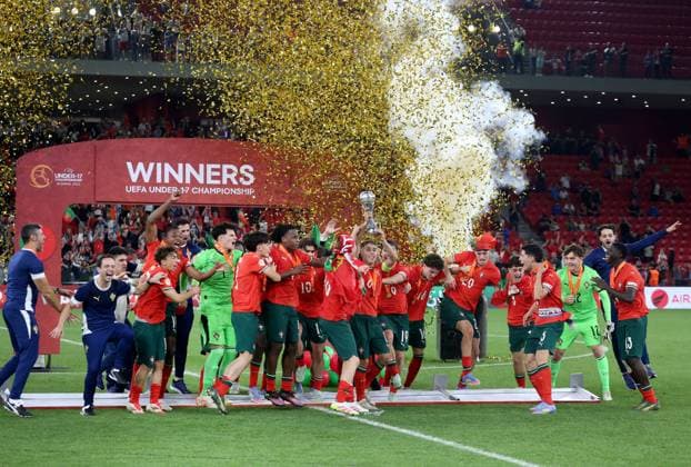Portugal vs France during the UEFA European Under-17 Championship 2024 25 Final, in Tirane, Albania on June 1, 2025. U-17 Portugal National Football players celebrate with the UEFA European Under-17 Championship trophy following victory in the UEFA European Under-17 Championship 2024 25 final match between Portugal and France at Arena Kombetare on June 01, 2025 in Tirana, Albania. TIRANE ALBANIA Copyright: xMALTONxDIBRAx