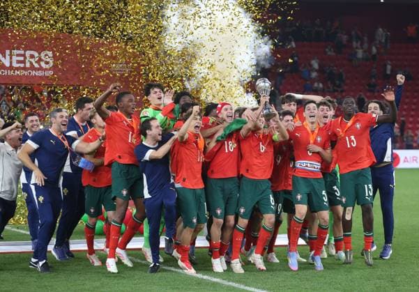 Portugal vs France during the UEFA European Under-17 Championship 2024 25 Final, in Tirane, Albania on June 1, 2025. U-17 Portugal National Football players celebrate with the UEFA European Under-17 Championship trophy following victory in the UEFA European Under-17 Championship 2024 25 final match between Portugal and France at Arena Kombetare on June 01, 2025 in Tirana, Albania. TIRANE ALBANIA Copyright: xMALTONxDIBRAx