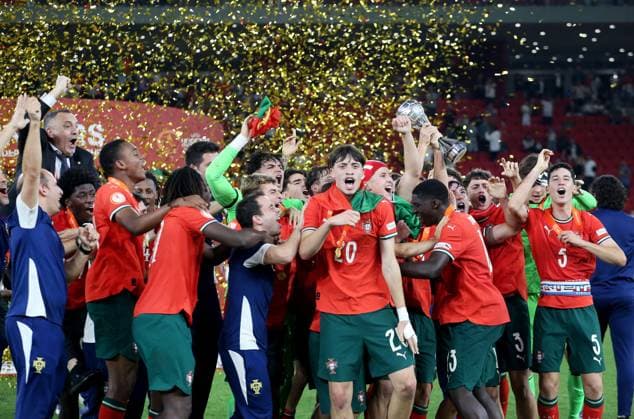 Portugal vs France during the UEFA European Under-17 Championship 2024 25 Final, in Tirane, Albania on June 1, 2025. U-17 Portugal National Football players celebrate with the UEFA European Under-17 Championship trophy following victory in the UEFA European Under-17 Championship 2024 25 final match between Portugal and France at Arena Kombetare on June 01, 2025 in Tirana, Albania. TIRANE ALBANIA Copyright: xMALTONxDIBRAx