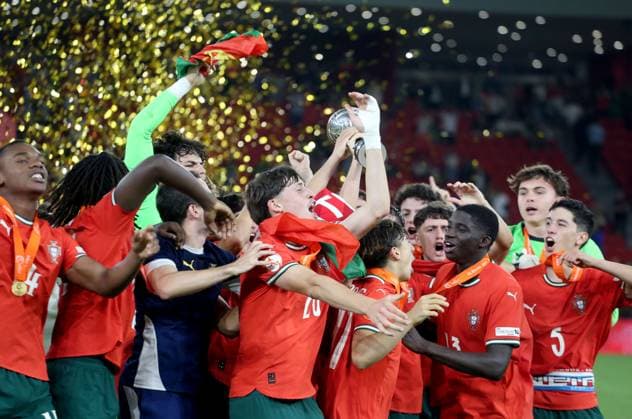 Portugal vs France during the UEFA European Under-17 Championship 2024 25 Final, in Tirane, Albania on June 1, 2025. U-17 Portugal National Football players celebrate with the UEFA European Under-17 Championship trophy following victory in the UEFA European Under-17 Championship 2024 25 final match between Portugal and France at Arena Kombetare on June 01, 2025 in Tirana, Albania. TIRANE ALBANIA Copyright: xMALTONxDIBRAx