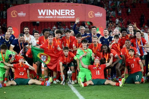 Portugal vs France during the UEFA European Under-17 Championship 2024 25 Final, in Tirane, Albania on June 1, 2025. U-17 Portugal National Football players celebrate with the UEFA European Under-17 Championship trophy following victory in the UEFA European Under-17 Championship 2024 25 final match between Portugal and France at Arena Kombetare on June 01, 2025 in Tirana, Albania. TIRANE ALBANIA Copyright: xMALTONxDIBRAx