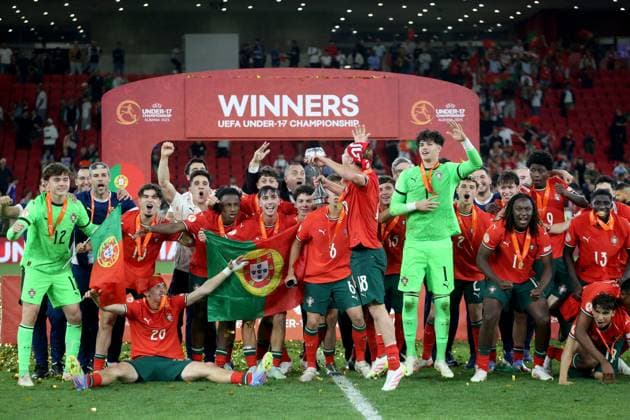 Portugal vs France during the UEFA European Under-17 Championship 2024 25 Final, in Tirane, Albania on June 1, 2025. U-17 Portugal National Football players celebrate with the UEFA European Under-17 Championship trophy following victory in the UEFA European Under-17 Championship 2024 25 final match between Portugal and France at Arena Kombetare on June 01, 2025 in Tirana, Albania. TIRANE ALBANIA Copyright: xMALTONxDIBRAx