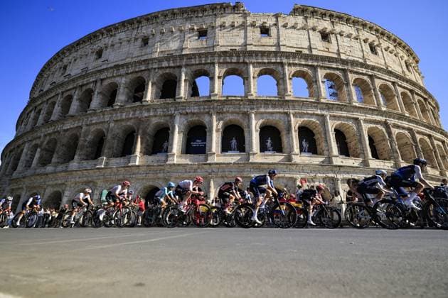 CICLISMO - Giro d Italia - Stage 21 - Rome-Rome Giro d Italia 2025 - 108th Edition - 21th stage Roma - Roma 143 km - 01 06 2025 - Scenery - Peloton - Colosseo - during Stage 21 - Rome-Rome, Giro d Italia race in Rome, Italy, June 01 2025 Rome Italy  Copyright: xIPAxSport ABACAx