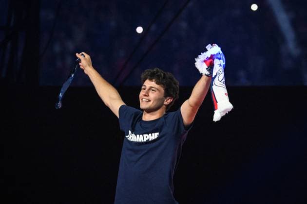 PSG celebrates Champions League trophy at Parc des Princes - FA Paris Saint-Germain’s midfielder Joao Neves arrives as Paris Saint-Germain’s players celebrate the UEFA Champions League trophy at the Parc des Princes Stadium in Paris on June 1, 2025, the day after PSG won the UEFA Champions League final football match over Inter Milan in Munich, on May 31, 2025. Photo by Firas Abdullah ABACAPRESS.COM Paris Ile-de-France France  Copyright: xAbdullahxFiras ABACAx