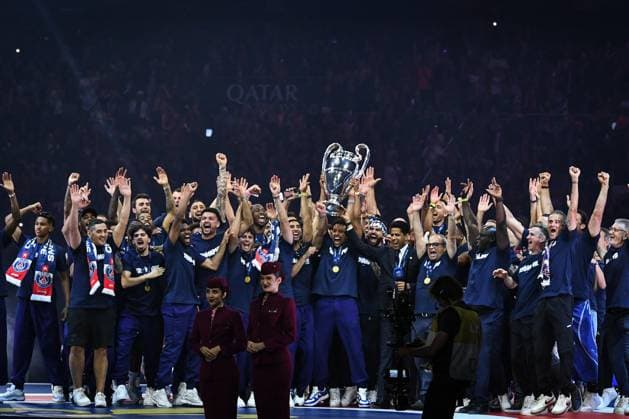 PSG celebrates Champions League trophy at Parc des Princes - FA Paris Saint-Germain’s players celebrate the UEFA Champions League trophy at the Parc des Princes Stadium in Paris on June 1, 2025, the day after PSG won the UEFA Champions League final football match over Inter Milan in Munich, on May 31, 2025. Photo by Firas Abdullah ABACAPRESS.COM Paris Ile-de-France France  Copyright: xAbdullahxFiras ABACAx