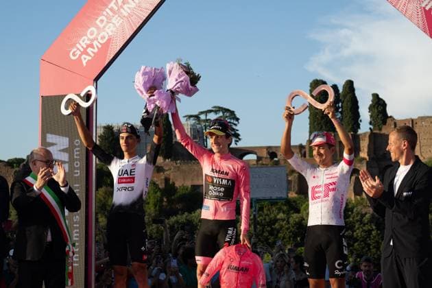 CICLISMO - Giro d Italia - Stage 21 - Rome-Rome The first three classified of the Giro d Italia cycling race, Richard Carapaz, Isaac Del Toro and Simon Yates, during the award ceremony during Stage 21 - Rome-Rome, Giro d Italia race in Rome, Italy, June 01 2025 Rome Italy  Copyright: xIPAxSport ABACAx