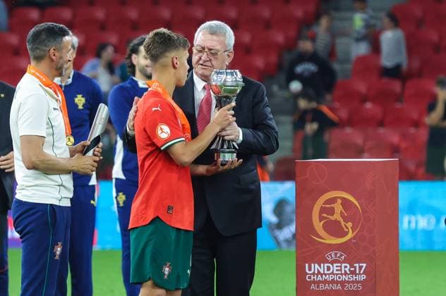 June 1, 2025, Tirana, Tirana, Albania: Head coach Bino (L) and Captain Rafael Quintas of Portugal receive the trophy from Albanias Soccer Federation President Armand Duka (R) after winning the UEFA European Under-17 Championship final match between France and Portugal, in Tirana, Albania on 1 June, 2025 Tirana Albania - ZUMAb266 20250601_zip_b266_009 Copyright: xArmandoxBabanix