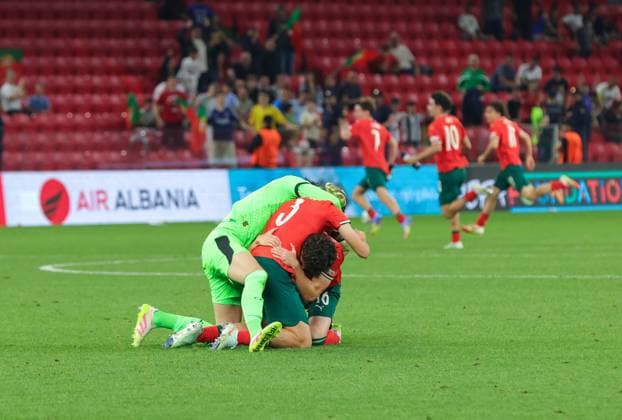 June 1, 2025, Tirana, Tirana, Albania: Players of Portugal celebrate after winning the UEFA European Under-17 Championship final match between France and Portugal, in Tirana, Albania on 1 June, 2025 Tirana Albania - ZUMAb266 20250601_zip_b266_015 Copyright: xArmandoxBabanix