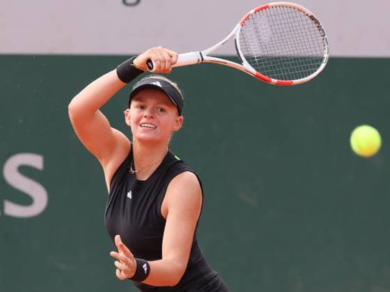 Belgian Jeline Vandromme pictured in action during a tennis match between Belgian Vandromme and Austrian Tagger, in the first round of the girls singles, at the Roland Garros French Open tennis tournament, in Paris, France, Monday 02 June 2025. This year s tournament takes place from 25 May to 08 June. BENOITxDOPPAGNE  x125983637x