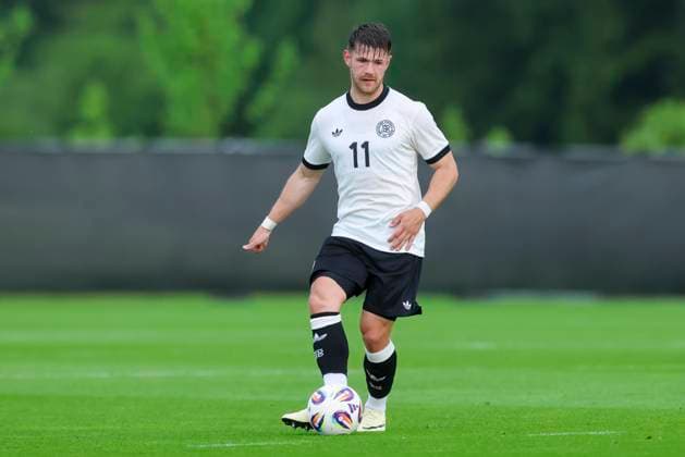 Jan Thielmann (Germany) kontrolliert den Ball, Friendly match, Germany U21, U 21 vs RB Leipzig U19, Spa und GolfResort Weimarer Land am 01. June 2025 in Blankenhain, Deutschland. (Foto von Marco Steinbrenner DeFodi Images) Jan Thielmann (Germany) controls the ball, Friendly match, Germany U21 vs RB Leipzig U19, Spa und GolfResort Weimarer Land, June 1, 2025 in Blankenhain, Germany. (Photo by Marco Steinbrenner DeFodi Images)