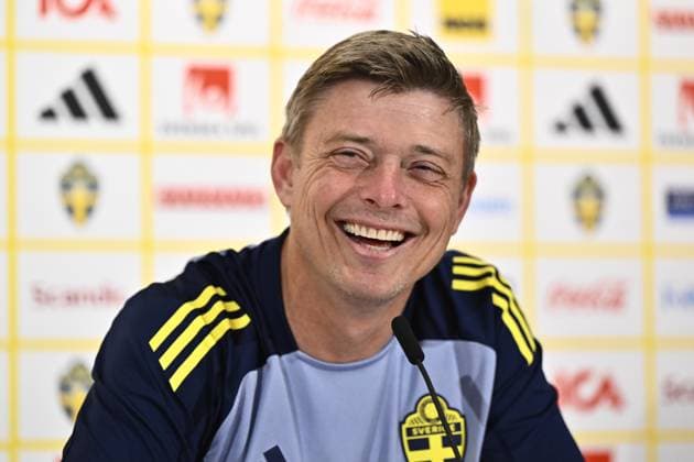 Sport Themen der Woche KW23 Sport Bilder des Tages STOCKHOLM, SVERIGE 20250602 Förbundskapten Jon Dahl Tomasson, under en presskonferens med fotbollslandslagets. STOCKHOLM SVERIGE x10430x *** STOCKHOLM, SWEDEN 20250602 Coach Jon Dahl Tomasson, during a press conference with the national football team STOCKHOLM SWEDEN x10430x  Copyright: xChristinexOlsson TTx PRESSTRÄFF FOTBOLLSLANDSLAGET