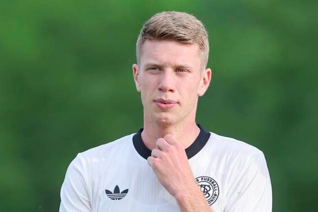 Elias Baum (Germany) schaut, Friendly match, Germany U21, U 21 vs RB Leipzig U19, Spa und GolfResort Weimarer Land am 01. June 2025 in Blankenhain, Deutschland. (Foto von Marco Steinbrenner DeFodi Images) Elias Baum (Germany) looks on, Friendly match, Germany U21 vs RB Leipzig U19, Spa und GolfResort Weimarer Land, June 1, 2025 in Blankenhain, Germany. (Photo by Marco Steinbrenner DeFodi Images)