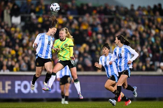 SOCCER AUSTRALIA ARGENTINA, Holly McNamara of Australia fights for the ball with Aldana Cometti of Argentina during the Women s friendly international soccer match between Australia and Argentina at GIO Stadium in Canberra, Monday, June 2, 2025. ( NO ARCHIVING, EDITORIAL USE ONLY CANBERRA AUSTRALIAN CAPITAL TERRITORY AUSTRALIA  Copyright: xLUKASxCOCHx 20250602126969734625