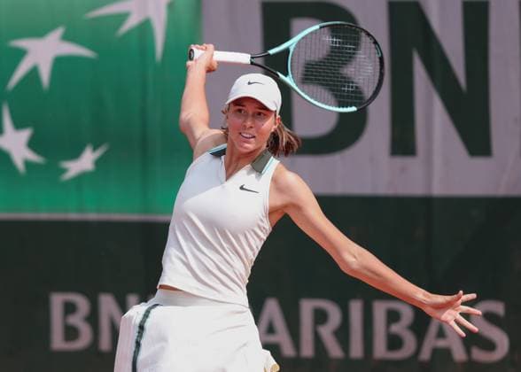 Lilli Tagger (AUT) spielt einhaendige Rueckhand Copyright: xJuergenxHasenkopfx