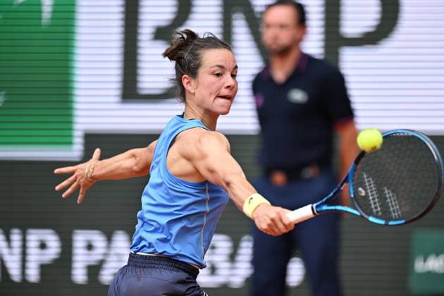 2025 Roland-Garros - Day 9 PARIS, FRANCE - JUNE 02: Lois Boisson of France competes with Jessica Pegula (not seen) of USA during their women s singles match on day 9 of the French Open tennis tournament on Court Philippe-Chatrier at the Roland-Garros Complex in Paris on June 2, 2025. Mustafa Yalcin Anadolu Paris France. Editorial use only. Please get in touch for any other usage.  Copyright: x2025xAnadoluxMustafaxYalcinx