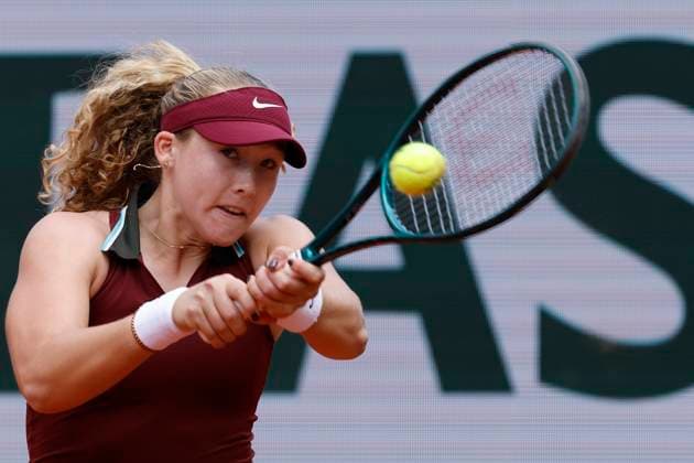 June 2, 2025, Paris, Paris, France: MIRRA ANDREEVA (RUS) in action during her WTA, Tennis Damen French Open match against D. Kasatkina (AUS) at Roland Garros Stadium in Paris, France. Andreeva won 6:3, 7:5. Paris France - ZUMAb253 20250602_zsp_b253_012 Copyright: xLoicxBaratouxx
