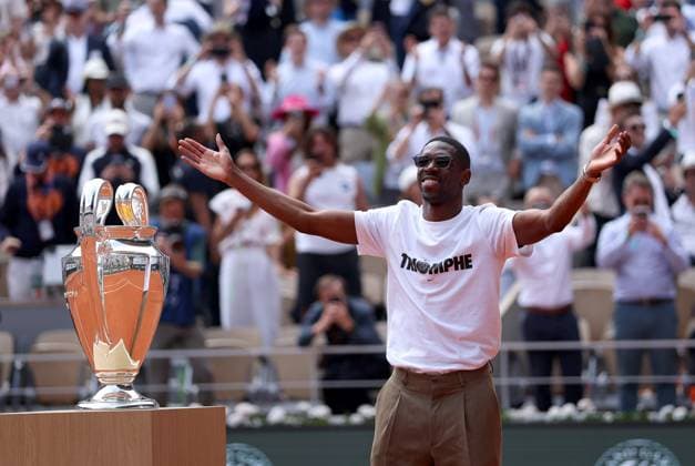 Ousmane Dembele of PSG brings out the Champions League trophy onto Court Philippe Chatrier French Open Tennis, Day Nine, Tennis, Roland Garros, Paris, France - 02 Jun 2025 EDITORIAL USE ONLY No use with unauthorised audio, video, data, fixture lists, club league logos or live services. Online in-match use limited to 120 images, no video emulation. No use in betting, games or single club league player publications. Copyright: xEllaxLing Shutterstockx 15335296g