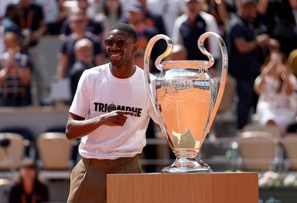 Ousmane Dembele of PSG brings out the Champions League trophy onto Court Philippe Chatrier French Open Tennis, Day Nine, Tennis, Roland Garros, Paris, France - 02 Jun 2025 EDITORIAL USE ONLY No use with unauthorised audio, video, data, fixture lists, club league logos or live services. Online in-match use limited to 120 images, no video emulation. No use in betting, games or single club league player publications. Copyright: xEllaxLing Shutterstockx 15335296d
