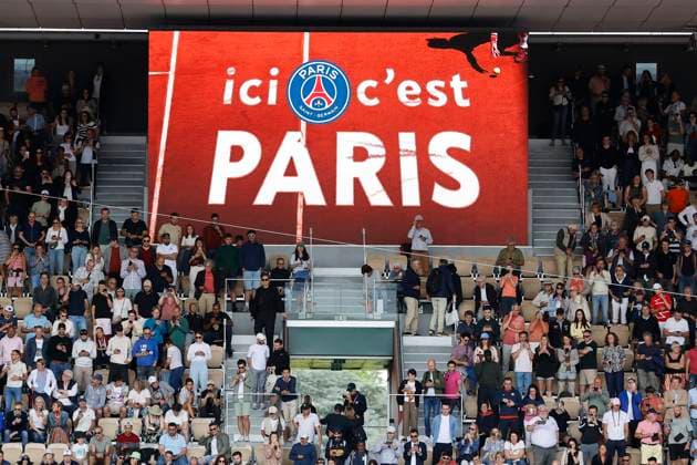 June 2, 2025, Paris, Paris, France: Ousmane Do mbo lo (PSG) presenting the ChampionÃ¢â‚¬â ¢s league cup trophy during the tennis Grand Slam of Roland Garros 2025, after the match between Lois Boisson (FRA) and Jessica Pegula (USA) at Roland Garros Stadium - on June 02 2025.Paris - France Paris France - ZUMAb253 20250602_zsp_b253_086 Copyright: xLoicxBaratouxx