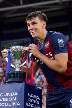 LaLiga Hypermotion, Levante UD v SD Eibar VALENCIA, SPAIN - MAY 16: Carlos Espi Centre-Forward of Levante UD celebrate promotion to LaLiga Ea Sports, Spain s first division after the LaLiga Hypermotion match between Levante UD and SD Eibar at Estadio Ciutat de Valencia on June 1, 2025 in Valencia, Spain. (Photo by Jose Torres Photo Players Images Magara Press) Valencia Estadio Ciutat de Valencia Spain Copyright: xJosexTorresx