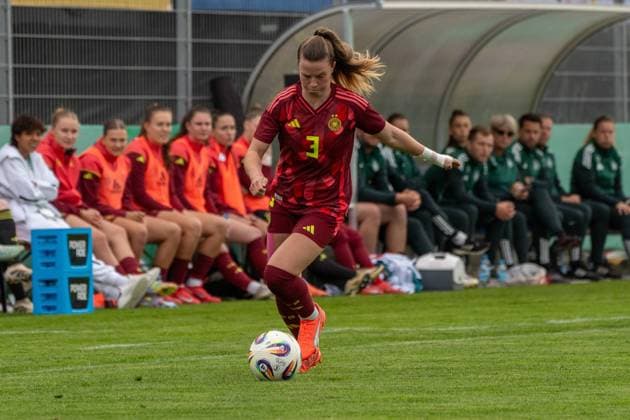 02.06.2025, xhfmx, Fussball U 23-Frauen-Länderspiel, Deutschland - USA Sarah Mattner-Trembleau (Deutschland U23) bringt eine Flanke. (DFL DFB REGULATIONS PROHIBIT ANY USE OF PHOTOGRAPHS as IMAGE SEQUENCES and or QUASI-VIDEO) Pforzheim
