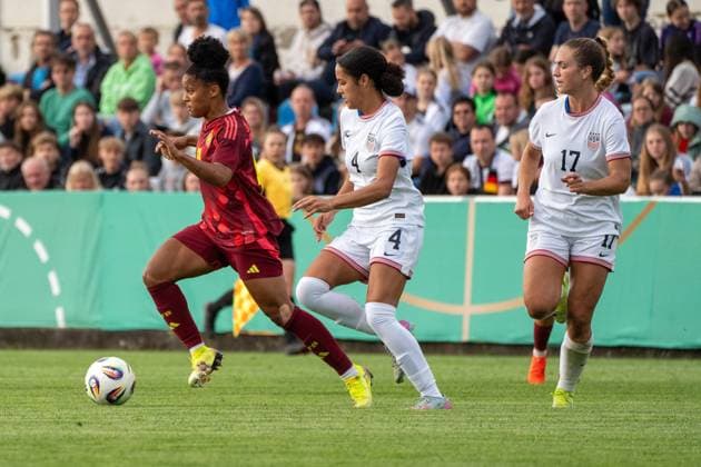 02.06.2025, xhfmx, Fussball U 23-Frauen-Länderspiel, Deutschland - USA v.l. Shekiera Martinez (Deutschland U23) setzt sich gegen Jordan Bugg (USA U23) durch. (DFL DFB REGULATIONS PROHIBIT ANY USE OF PHOTOGRAPHS as IMAGE SEQUENCES and or QUASI-VIDEO) Pforzheim