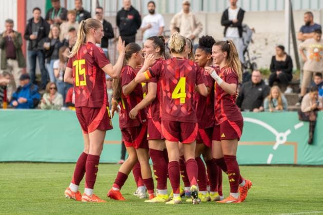 02.06.2025, xhfmx, Fussball U 23-Frauen-Länderspiel, Deutschland - USA v.l. Camilla Küver (Deutschland U23), Tuana Mahmoud (Deutschland U23), Vanessa Diehm (Deutschland U23), Shekiera Martinez (Deutschland U23) bejubeln das 1:0 durch Sophie Weidauer (Deutschland U23) für Deutschland. (DFL DFB REGULATIONS PROHIBIT ANY USE OF PHOTOGRAPHS as IMAGE SEQUENCES and or QUASI-VIDEO) Pforzheim