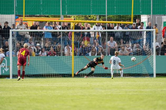 02.06.2025, xhfmx, Fussball U 23-Frauen-Länderspiel, Deutschland - USA Korbin Albert (USA U23) erzielt per Strafstoß das 1:1. (DFL DFB REGULATIONS PROHIBIT ANY USE OF PHOTOGRAPHS as IMAGE SEQUENCES and or QUASI-VIDEO) Pforzheim