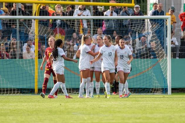 02.06.2025, xhfmx, Fussball U 23-Frauen-Länderspiel, Deutschland - USA v.l. Riley Tiernan (USA U23), Evelyn Shores (USA U23), Abi Brighton (USA U23), Lauren Flynn (USA U23) bejubeln das 1:1 durch Korbin Albert (USA U23) (DFL DFB REGULATIONS PROHIBIT ANY USE OF PHOTOGRAPHS as IMAGE SEQUENCES and or QUASI-VIDEO) Pforzheim