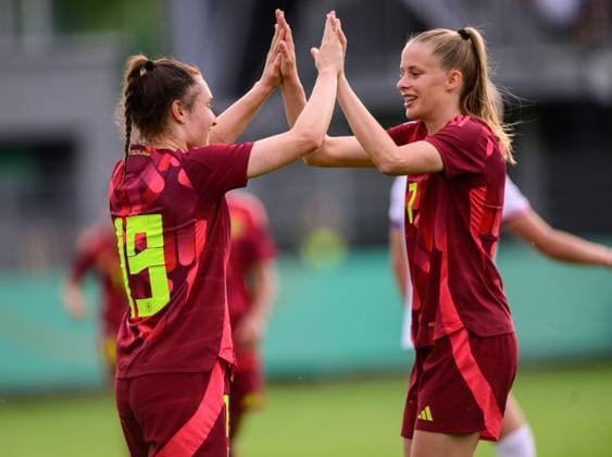 Das 1:0 fuer Deutschland, Torschuetzing, Sophie Weidauer (Deutschland U23, 19) ,Vivien Endemann (Deutschland U23, 07) , freut sich mit der Torschuetzin, Deutschland vs. USA, Fussball, Frauen, U23 Laenderspiel, Testspiel, Spielzeit 2024 2025, 02.06.2025 Eibner-Pressefoto Andreas Ulmer Deutschland vs. USA, Fussball, Frauen, U23 Laenderspiel, Testspiel, Spielzeit 2024 2025, 02.06.2025 Pforzheim Copyright: xEibner-Pressefoto AndreasxUlmerx EP_AUR