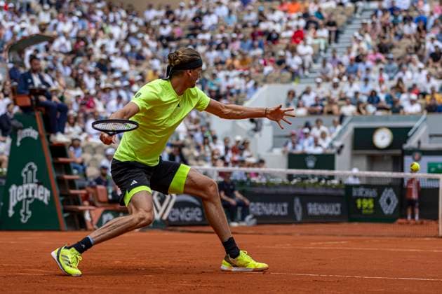 2025 French Open - Day Nine Alexander Zverev returns the ball against Tallon Griekspoor at the Roland Garros Grand Slam Tournament in Paris, France, on June 2, 2025. Paris France  Copyright: xRobertxSzaniszlox originalFilename:szaniszlo-notitle250602_npy9c.jpg