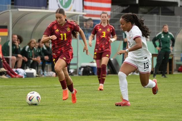 02.06.2025, xhfmx, Fussball U 23-Frauen-Länderspiel, Deutschland - USA v.l. Tuana Mahmoud (Deutschland U23) im Zweikampf mit Caiya Hanks (USA U23) (DFL DFB REGULATIONS PROHIBIT ANY USE OF PHOTOGRAPHS as IMAGE SEQUENCES and or QUASI-VIDEO) Pforzheim