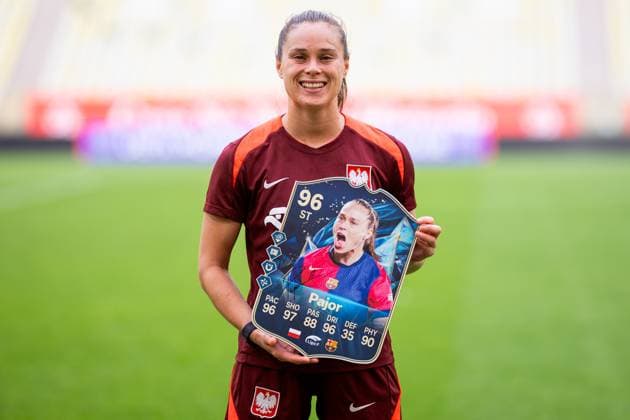 Sport Themen der Woche KW23 Sport Bilder des Tages 02.06.2025 GDANSK ( POLAND ) PILKA NOZNA ( FOOTBALL ) OFICJALNY TRENING REPREZENTACJI POLSKI KOBIET ( OFFICIAL TRAINING OF WOMENS POLISH national team, Nationalteam ) NZ Ewa Pajor karta EA FC FOTO MATEUSZ SLODKOWSKI CYFRASPORT NEWSPIX.PL --- Newspix.pl POLAND OUT!  20250602_CS_MS_103