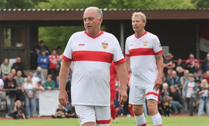 Sport Themen der Woche KW23 Sport Bilder des Tages Fußball AH-Kreisauswahl vs. VfB Stuttgart Traditionself , von links: Hansi Müller Guido Buchwald ( VfB ) *** Soccer AH Kreisauswahl vs VfB Stuttgart Traditionself , from left Hansi Müller Guido Buchwald VfB