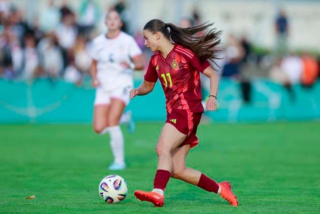 Tuana Mahmoud (Germany) kontrolliert den Ball, Friendly match, Germany vs USA U23, Kramski-Arena am 02. June 2025 in Pforzheim, Deutschland. (Foto von Marco Steinbrenner DeFodi Images) Tuana Mahmoud (Germany) controls the ball, Friendly match, Germany vs USA U23, Kramski-Arena, June 2, 2025 in Pforzheim, Germany. (Photo by Marco Steinbrenner DeFodi Images)
