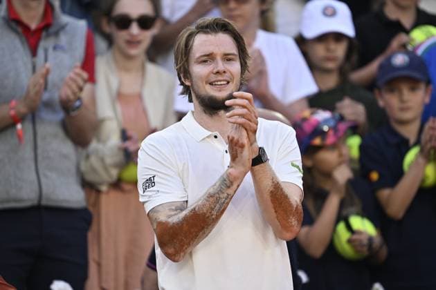 2025 Roland-Garros - Day 9 PARIS, FRANCE - JUNE 2: Aleksandr Bublik of Kazakhstan competes against Jack Draper (not seen) of United Kingdom during Men s Singles Fourth Round match on Day Nine of the 2025 French Open at Court Suzanne Lenglen in Paris, France on June 2, 2025. Burak Akbulut Anadolu Paris France. Editorial use only. Please get in touch for any other usage.  Copyright: x2025xAnadoluxBurakxAkbulutx