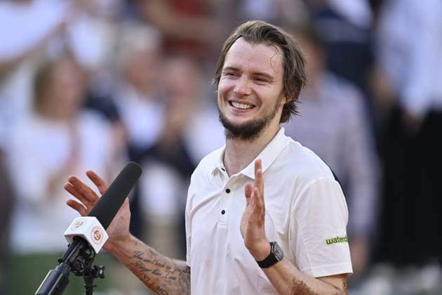 2025 Roland-Garros - Day 9 PARIS, FRANCE - JUNE 2: Aleksandr Bublik of Kazakhstan competes against Jack Draper (not seen) of United Kingdom during Men s Singles Fourth Round match on Day Nine of the 2025 French Open at Court Suzanne Lenglen in Paris, France on June 2, 2025. Burak Akbulut Anadolu Paris France. Editorial use only. Please get in touch for any other usage.  Copyright: x2025xAnadoluxBurakxAkbulutx